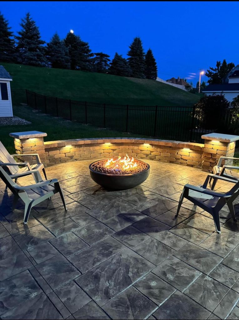 Cherokee River patio setup shows a relaxing, inviting spot for hanging out and enjoying the outdoors with friends.
